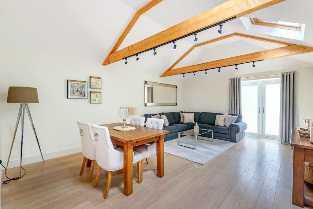 The Cowshed Apartment Farmborough Exterior photo