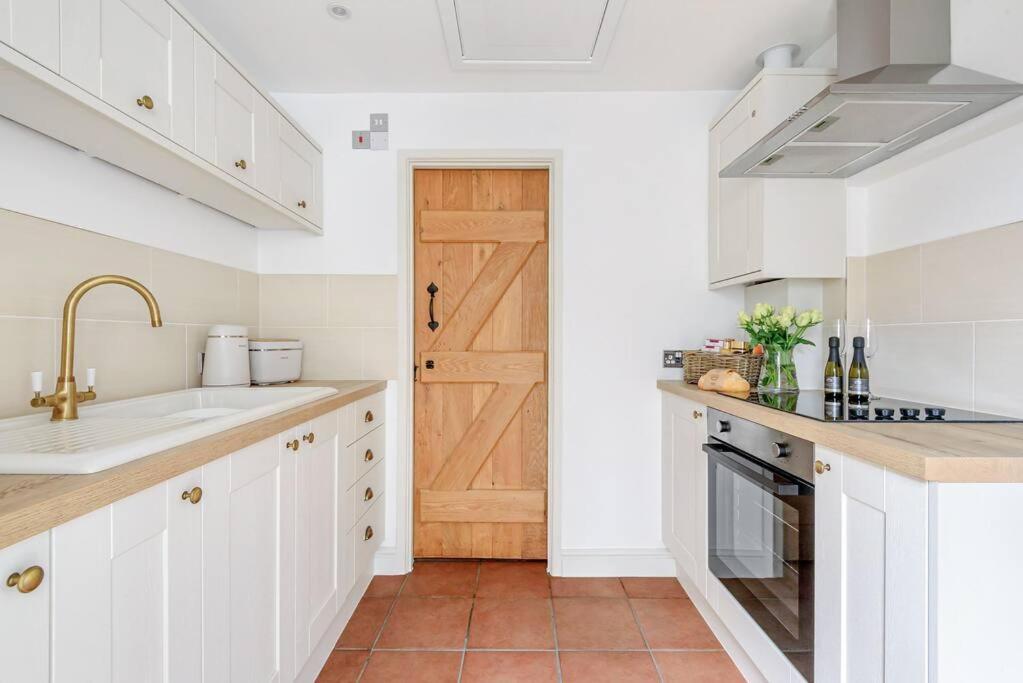 The Cowshed Apartment Farmborough Exterior photo