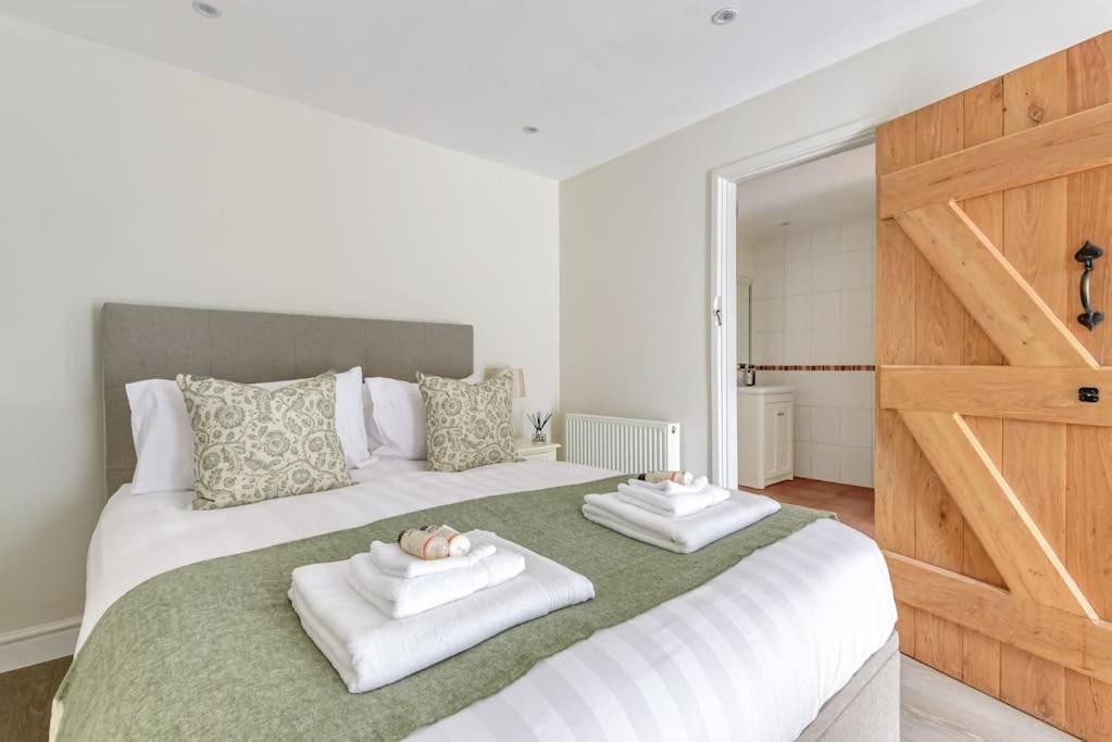 The Cowshed Apartment Farmborough Exterior photo
