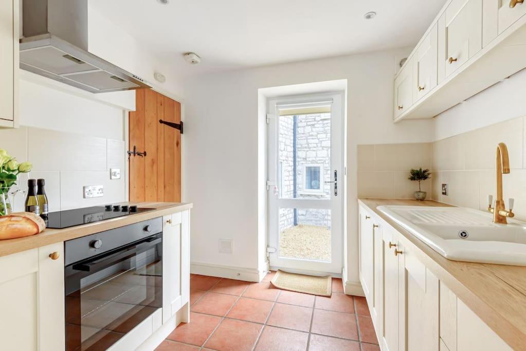 The Cowshed Apartment Farmborough Exterior photo
